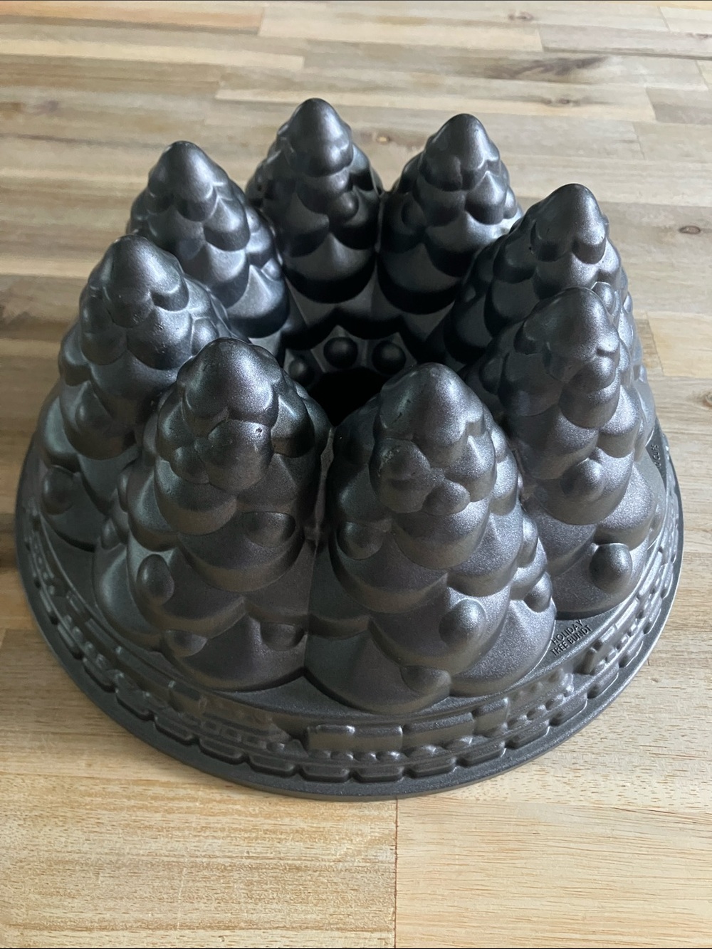 Nordic Ware - Holiday Tree Bundt Cake Pan - 10 Cups